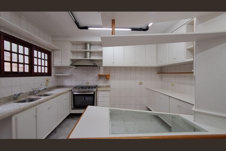 Casa à venda com 330m², 5 quartos e 4 vagas Casa à venda com 330m², 5 quartos e 4 vagasCozinha