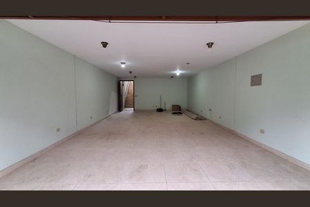 Casa à venda com 330m², 5 quartos e 4 vagas Casa à venda com 330m², 5 quartos e 4 vagasGaragem