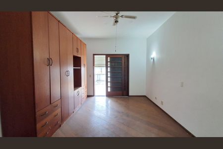 Casa à venda com 330m², 5 quartos e 4 vagas Casa à venda com 330m², 5 quartos e 4 vagasSuíte 3