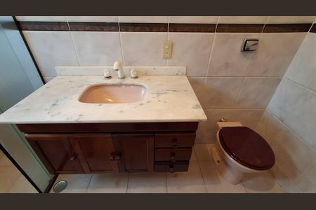 Casa à venda com 330m², 5 quartos e 4 vagas Casa à venda com 330m², 5 quartos e 4 vagasBanheiro Suíte 3