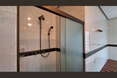 Casa à venda com 330m², 5 quartos e 4 vagas Casa à venda com 330m², 5 quartos e 4 vagasBanheiro Suíte 2
