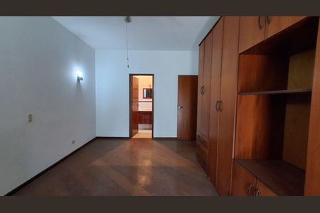Casa à venda com 330m², 5 quartos e 4 vagas Casa à venda com 330m², 5 quartos e 4 vagasSuíte 3