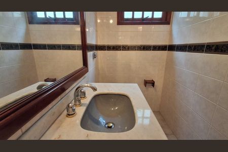 Casa à venda com 330m², 5 quartos e 4 vagas Casa à venda com 330m², 5 quartos e 4 vagasLavabo