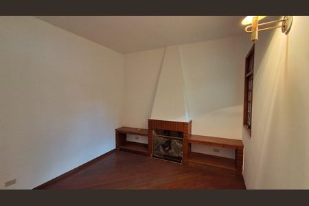 Casa à venda com 330m², 5 quartos e 4 vagas Casa à venda com 330m², 5 quartos e 4 vagasSala