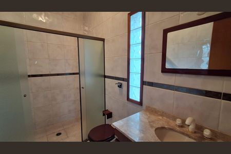 Casa à venda com 330m², 5 quartos e 4 vagas Casa à venda com 330m², 5 quartos e 4 vagasBanheiro Suíte 4