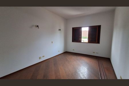 Casa à venda com 330m², 5 quartos e 4 vagas Casa à venda com 330m², 5 quartos e 4 vagasSuíte 4