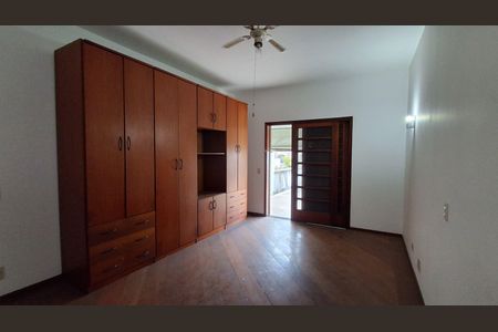 Casa à venda com 330m², 5 quartos e 4 vagas Casa à venda com 330m², 5 quartos e 4 vagasSuíte 3