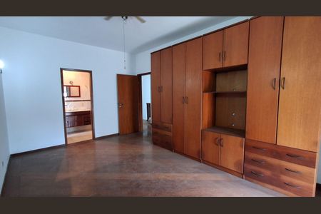 Casa à venda com 330m², 5 quartos e 4 vagas Casa à venda com 330m², 5 quartos e 4 vagasSuíte 3