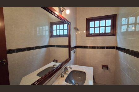 Casa à venda com 330m², 5 quartos e 4 vagas Casa à venda com 330m², 5 quartos e 4 vagasLavabo
