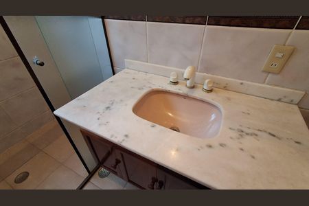 Casa à venda com 330m², 5 quartos e 4 vagas Casa à venda com 330m², 5 quartos e 4 vagasBanheiro Suíte 3
