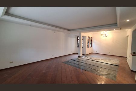 Casa à venda com 330m², 5 quartos e 4 vagas Casa à venda com 330m², 5 quartos e 4 vagasSala