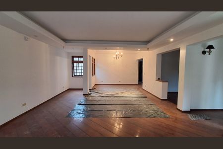 Casa à venda com 330m², 5 quartos e 4 vagas Casa à venda com 330m², 5 quartos e 4 vagasSala