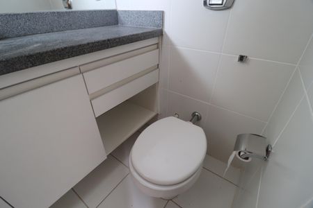 Apartamento para alugar com 70m², 2 quartos e 2 vagasBanheiro do Quarto 2