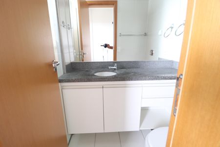 Apartamento para alugar com 70m², 2 quartos e 2 vagasBanheiro do Quarto 2