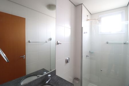 Apartamento para alugar com 70m², 2 quartos e 2 vagasBanheiro do Quarto 1 e Social