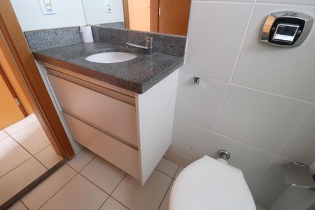 Apartamento para alugar com 70m², 2 quartos e 2 vagasBanheiro do Quarto 1 e Social