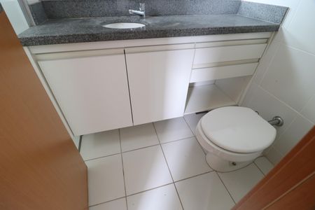 Apartamento para alugar com 70m², 2 quartos e 2 vagasBanheiro do Quarto 2