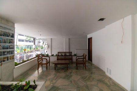 Apartamento à venda com 70m², 3 quartos e sem vaga Apartamento à venda com 70m², 3 quartos e sem vagaPortaria