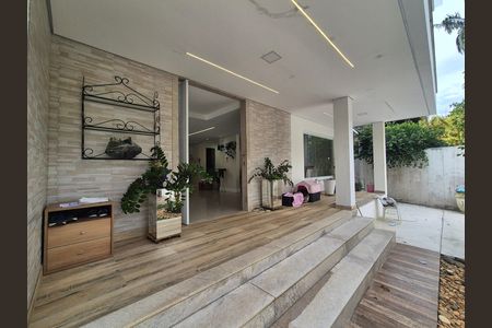 Casa de condomínio para alugar com 420m², 4 quartos e 2 vagas