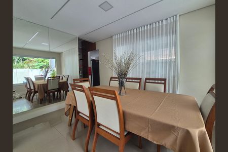 Casa de condomínio para alugar com 420m², 4 quartos e 2 vagas