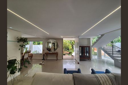 Casa de condomínio para alugar com 420m², 4 quartos e 2 vagas