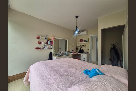 Casa de condomínio para alugar com 420m², 4 quartos e 2 vagas