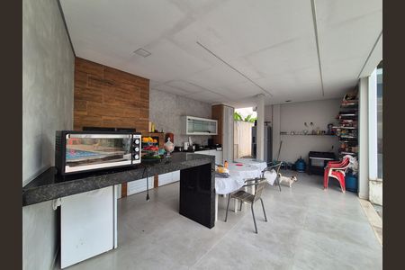 Casa de condomínio para alugar com 420m², 4 quartos e 2 vagas