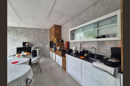 Casa de condomínio para alugar com 420m², 4 quartos e 2 vagas