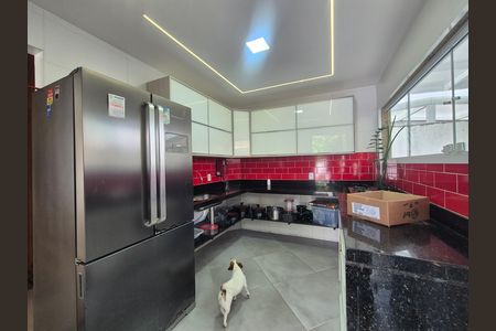 Casa de condomínio para alugar com 420m², 4 quartos e 2 vagas