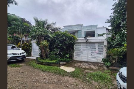 Casa de condomínio para alugar com 420m², 4 quartos e 2 vagas