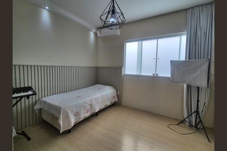 Casa de condomínio para alugar com 420m², 4 quartos e 2 vagas