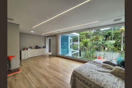 Casa de condomínio para alugar com 420m², 4 quartos e 2 vagas