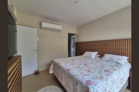 Casa de condomínio para alugar com 420m², 4 quartos e 2 vagas