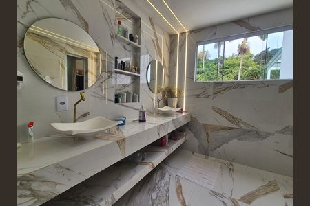 Casa de condomínio para alugar com 420m², 4 quartos e 2 vagas
