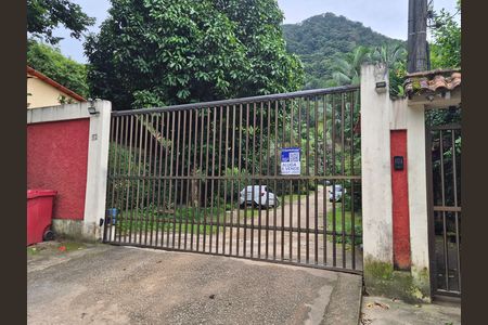 Casa de condomínio para alugar com 420m², 4 quartos e 2 vagas