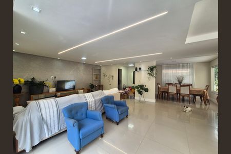 Casa de condomínio para alugar com 420m², 4 quartos e 2 vagas
