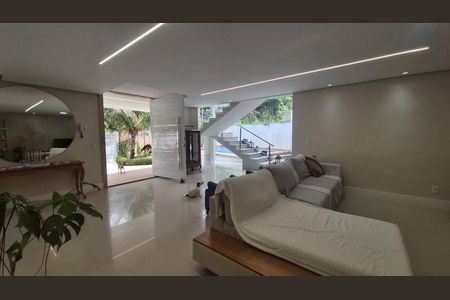 Casa de condomínio para alugar com 420m², 4 quartos e 2 vagas
