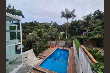 Casa de condomínio para alugar com 420m², 4 quartos e 2 vagas