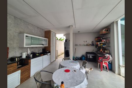 Casa de condomínio para alugar com 420m², 4 quartos e 2 vagas