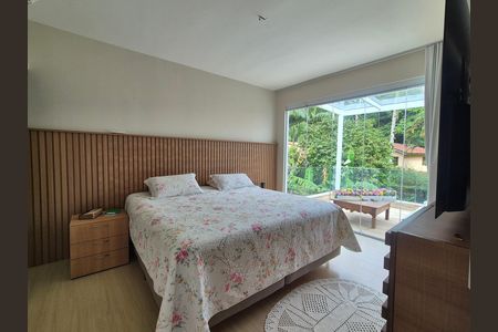 Casa de condomínio para alugar com 420m², 4 quartos e 2 vagas