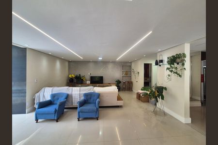 Casa de condomínio para alugar com 420m², 4 quartos e 2 vagas