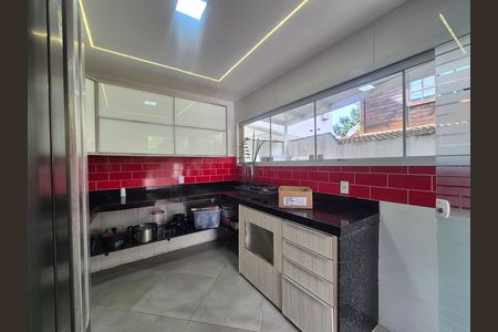 Casa de condomínio para alugar com 420m², 4 quartos e 2 vagas
