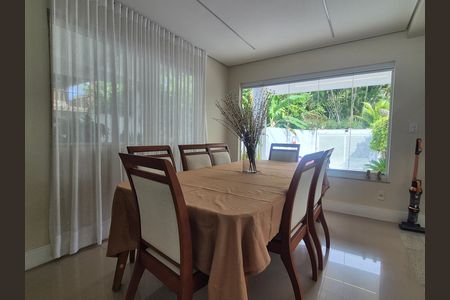 Casa de condomínio para alugar com 420m², 4 quartos e 2 vagas