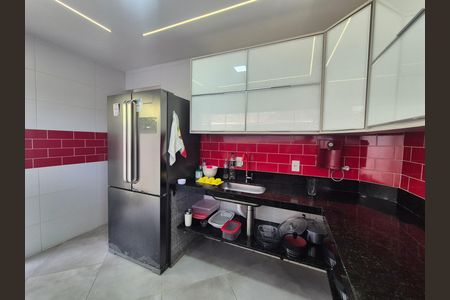 Casa de condomínio para alugar com 420m², 4 quartos e 2 vagas