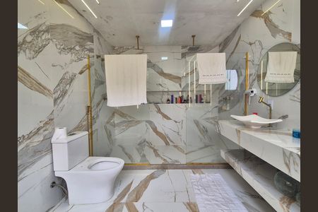 Casa de condomínio para alugar com 420m², 4 quartos e 2 vagas