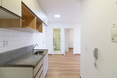 Sala - Cozinha de apartamento para alugar com 2 quartos, 39m² em Vila Sonia, São Paulo