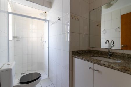 Apartamento para alugar com 74m², 2 quartos e 1 vaga Apartamento para alugar com 74m², 2 quartos e 1 vagaBanheiro