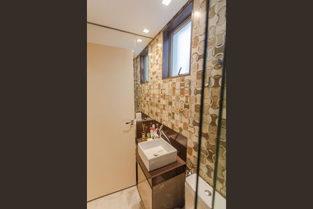 Apartamento à venda com 126m², 4 quartos e 2 vagas Apartamento à venda com 126m², 4 quartos e 2 vagasBanheiro Social