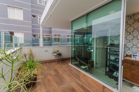 Apartamento à venda com 126m², 4 quartos e 2 vagas Apartamento à venda com 126m², 4 quartos e 2 vagasCobertura