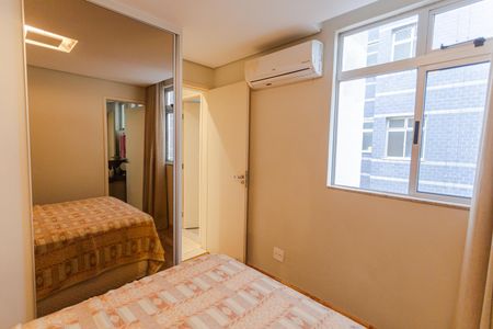 Apartamento à venda com 126m², 4 quartos e 2 vagas Apartamento à venda com 126m², 4 quartos e 2 vagasSuíte